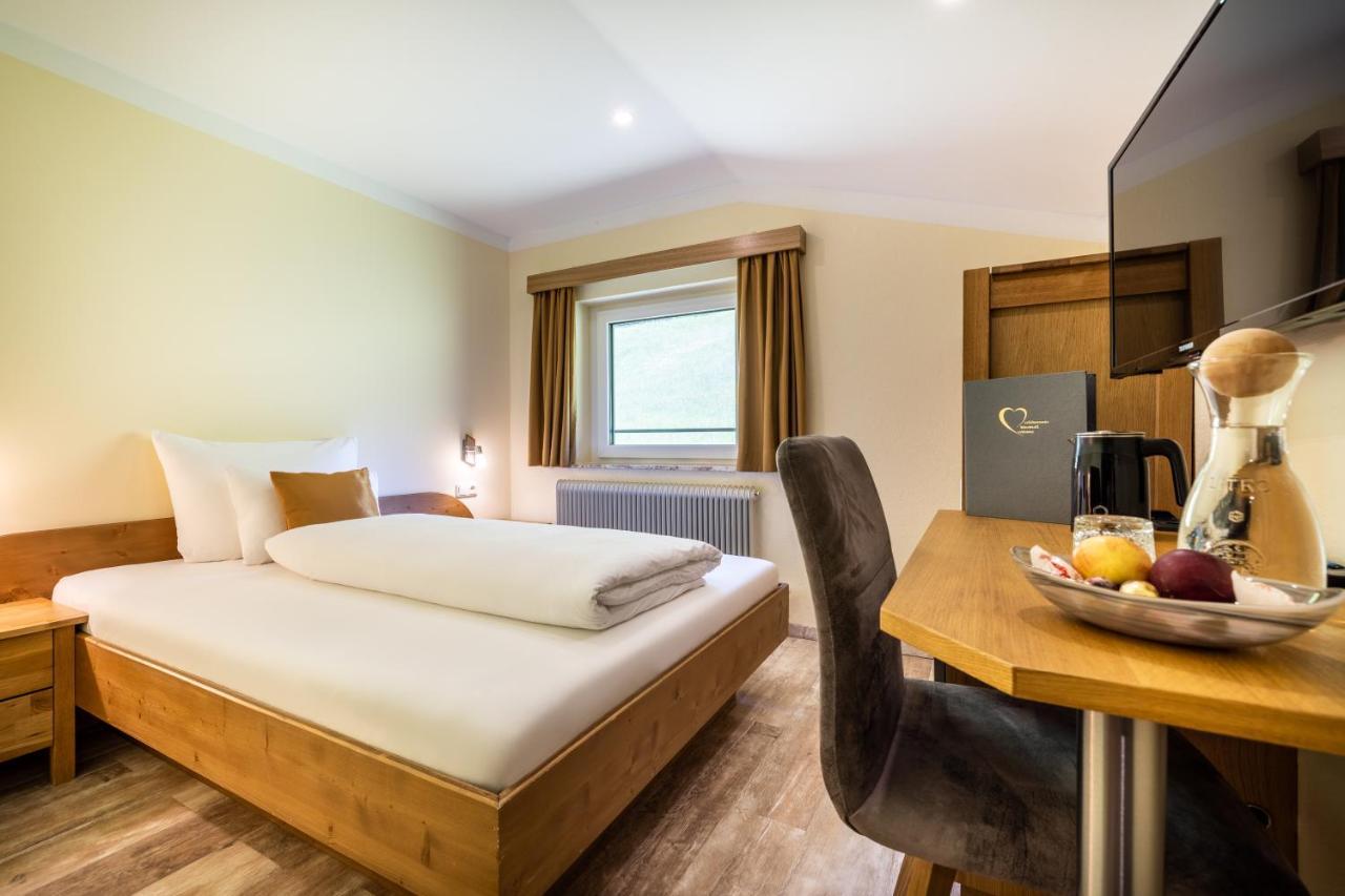 Hotel Der Burgblick-Adults Only Werfen Exteriér fotografie