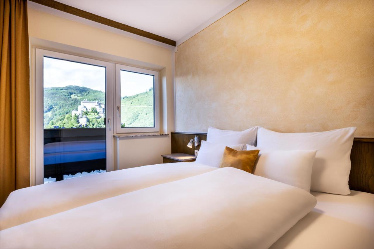 Hotel Der Burgblick-Adults Only Werfen Exteriér fotografie