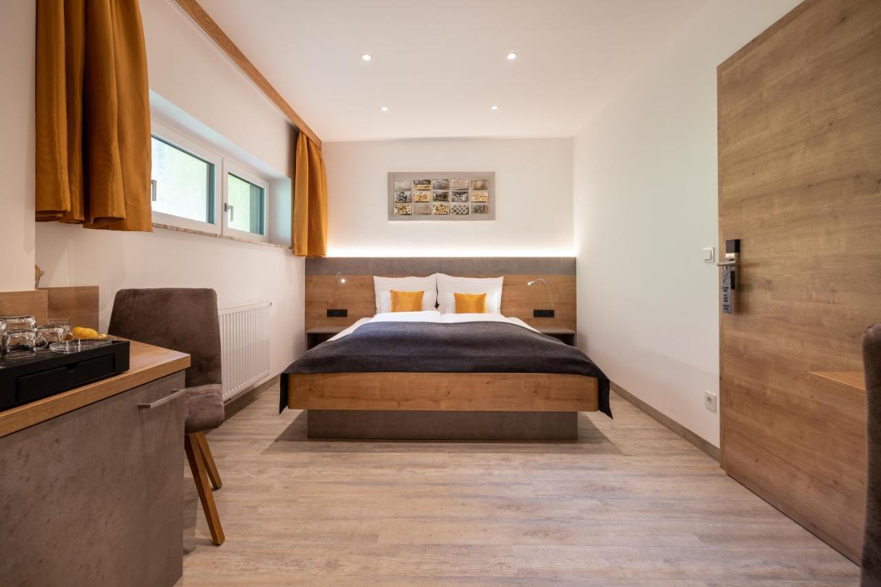 Hotel Der Burgblick-Adults Only Werfen Exteriér fotografie